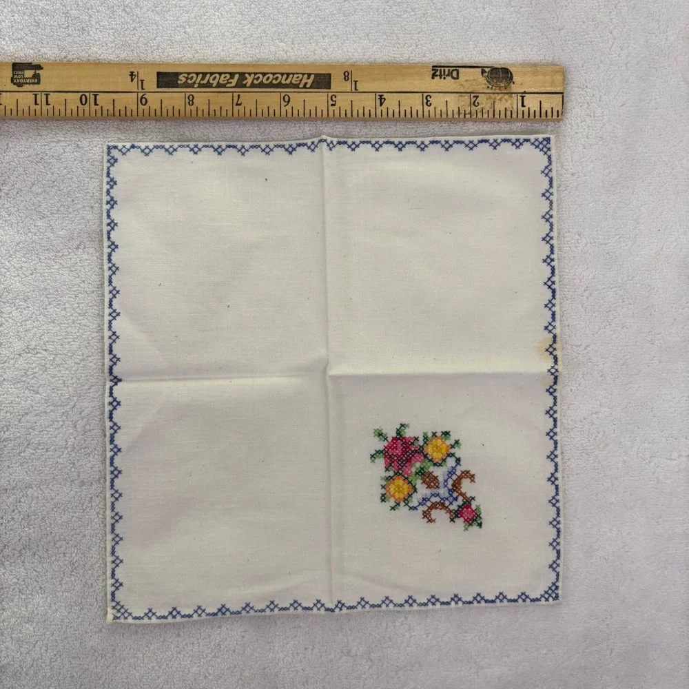 Set‎ of 3 Embroidered Handkerchiefs Floral Design Blue Scalloped Edge
